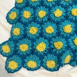 Vintage teal daisy chain granny blanket